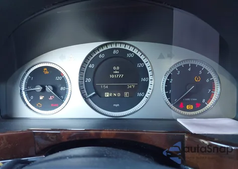 2011 Mercedes-Benz Glk 350 4Matic z USA, uszkodzony, nr VIN WDCGG8HB1BF637357